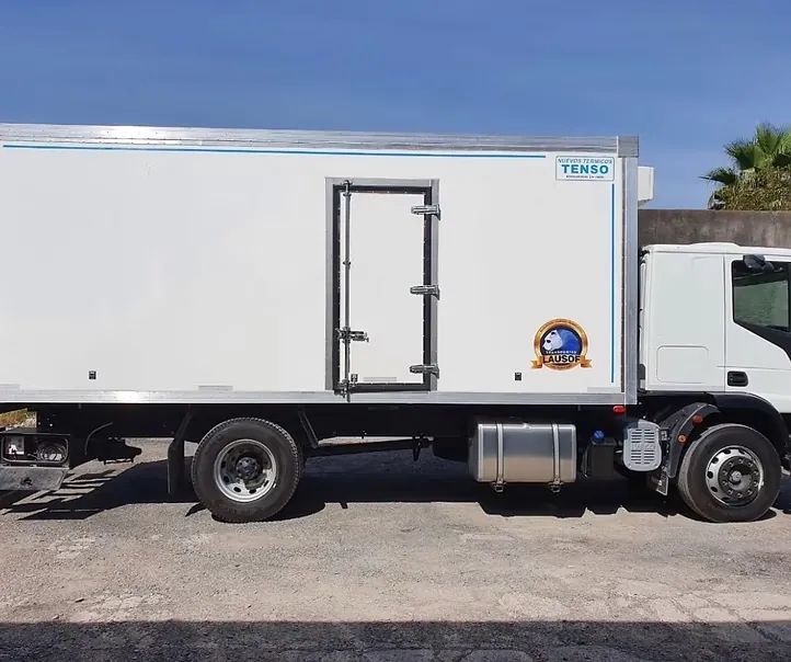 Camión térmico de Lausof con equipo de frío para congelados y frescos